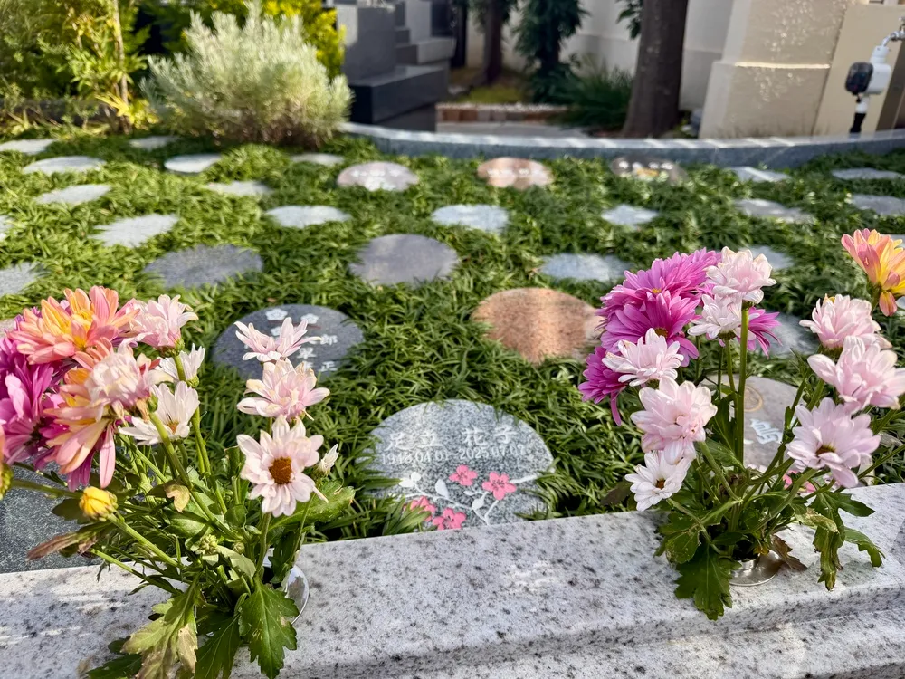 Hikarinogarden First Section Tombstone Yu